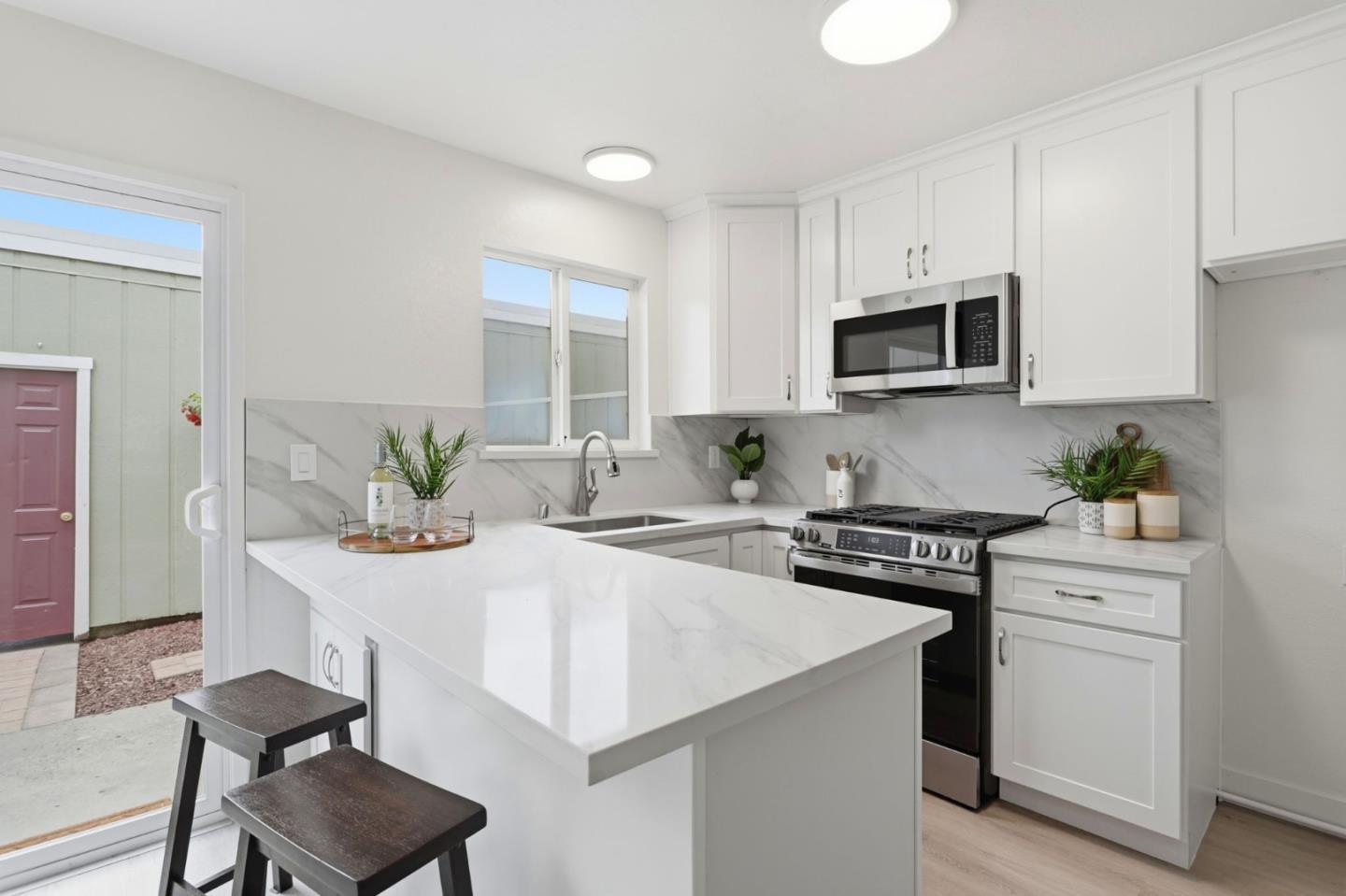163 Harbor Oaks CIR
