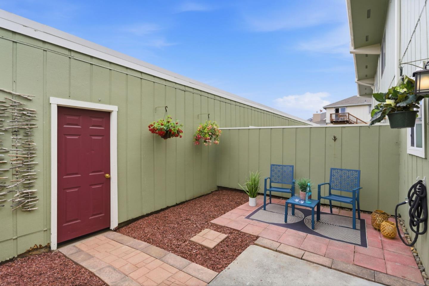 163 Harbor Oaks CIR