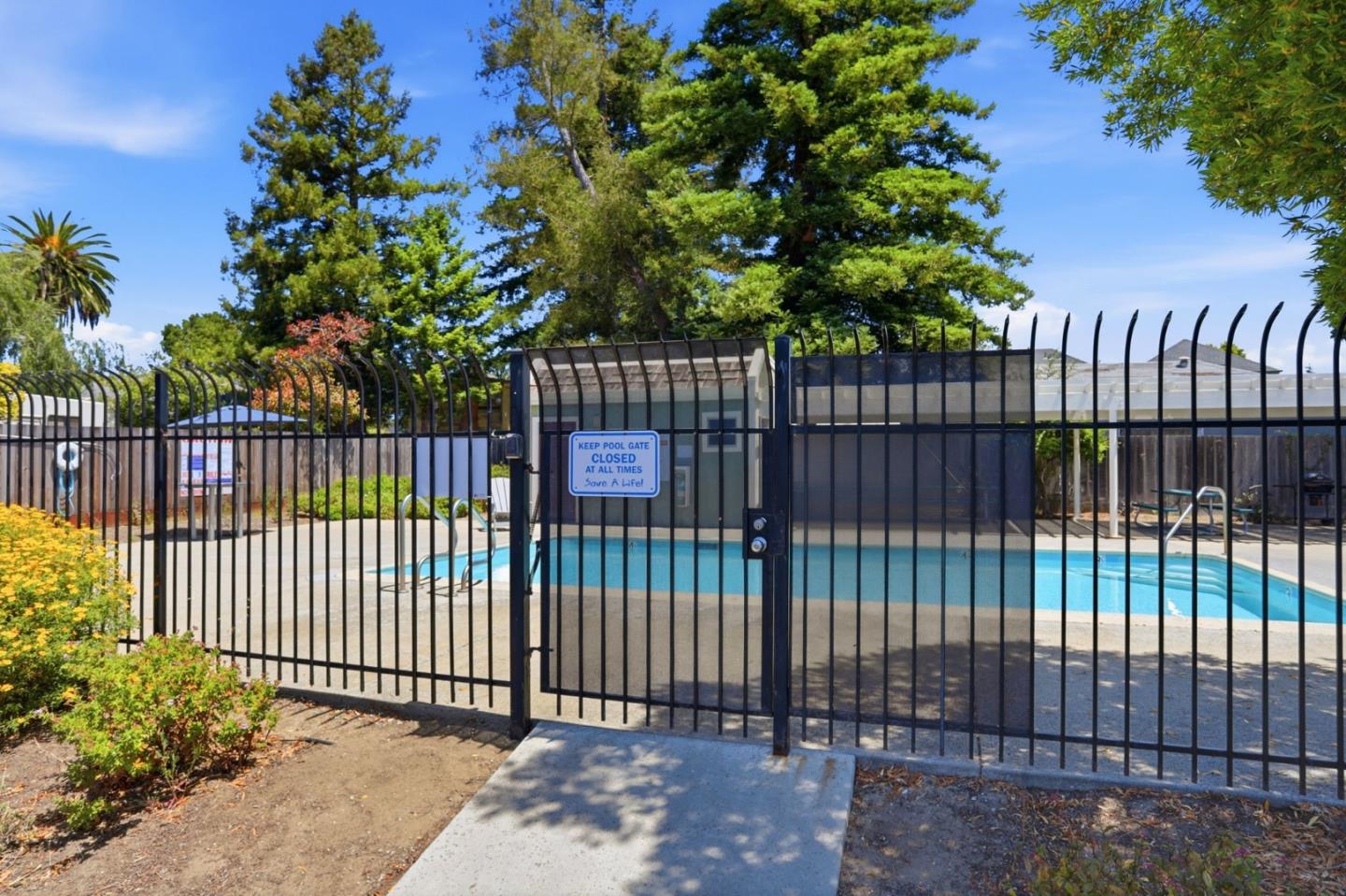 163 Harbor Oaks CIR