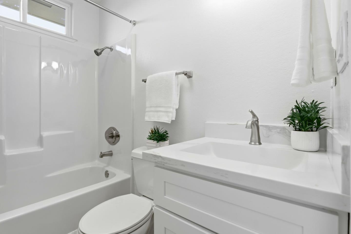 163 Harbor Oaks CIR