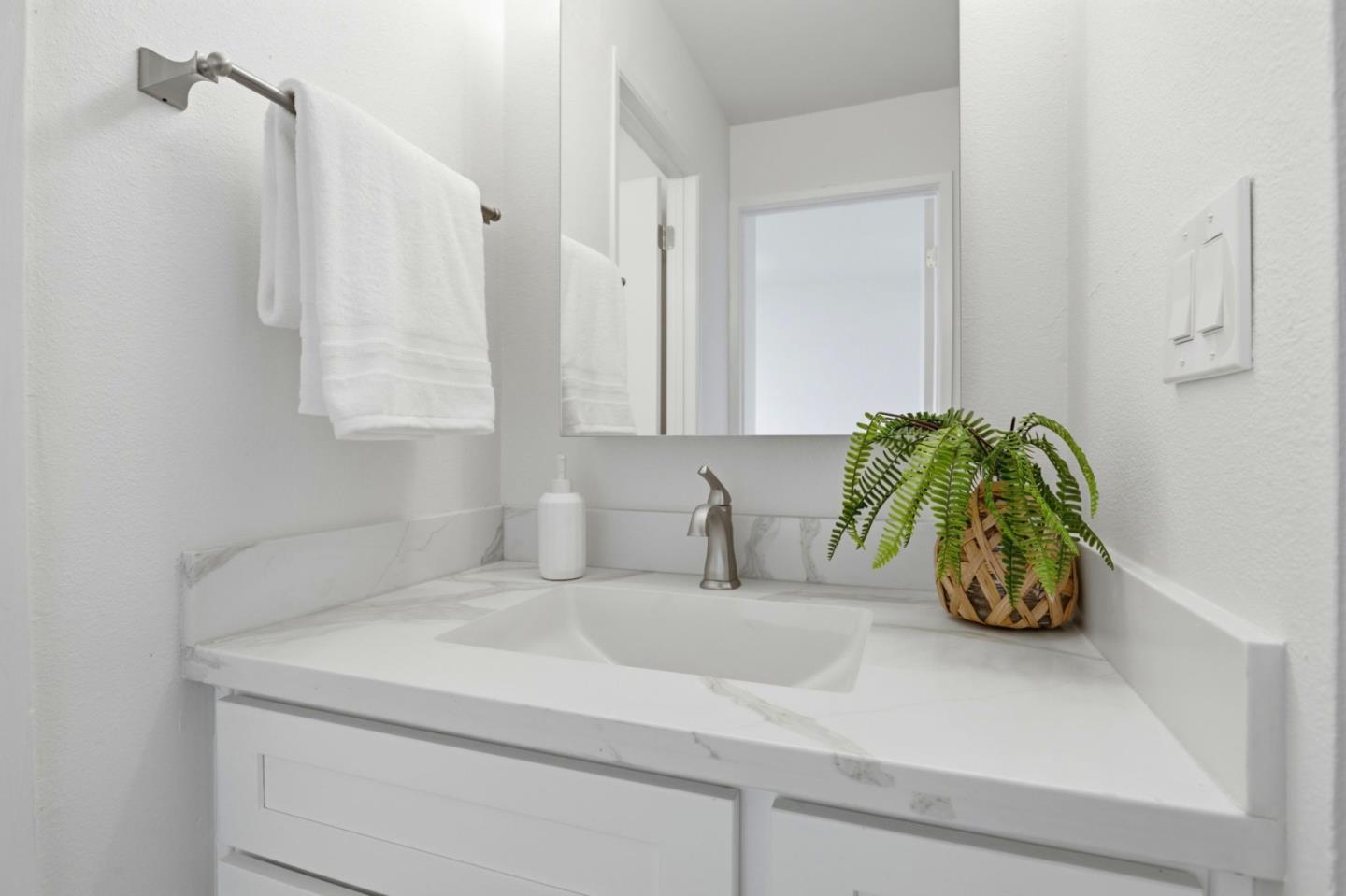 163 Harbor Oaks CIR