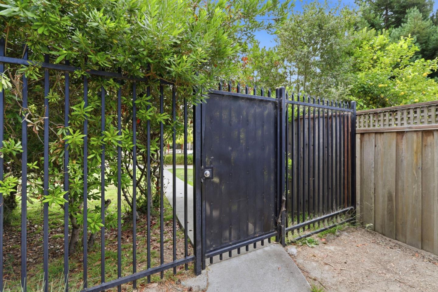 163 Harbor Oaks CIR
