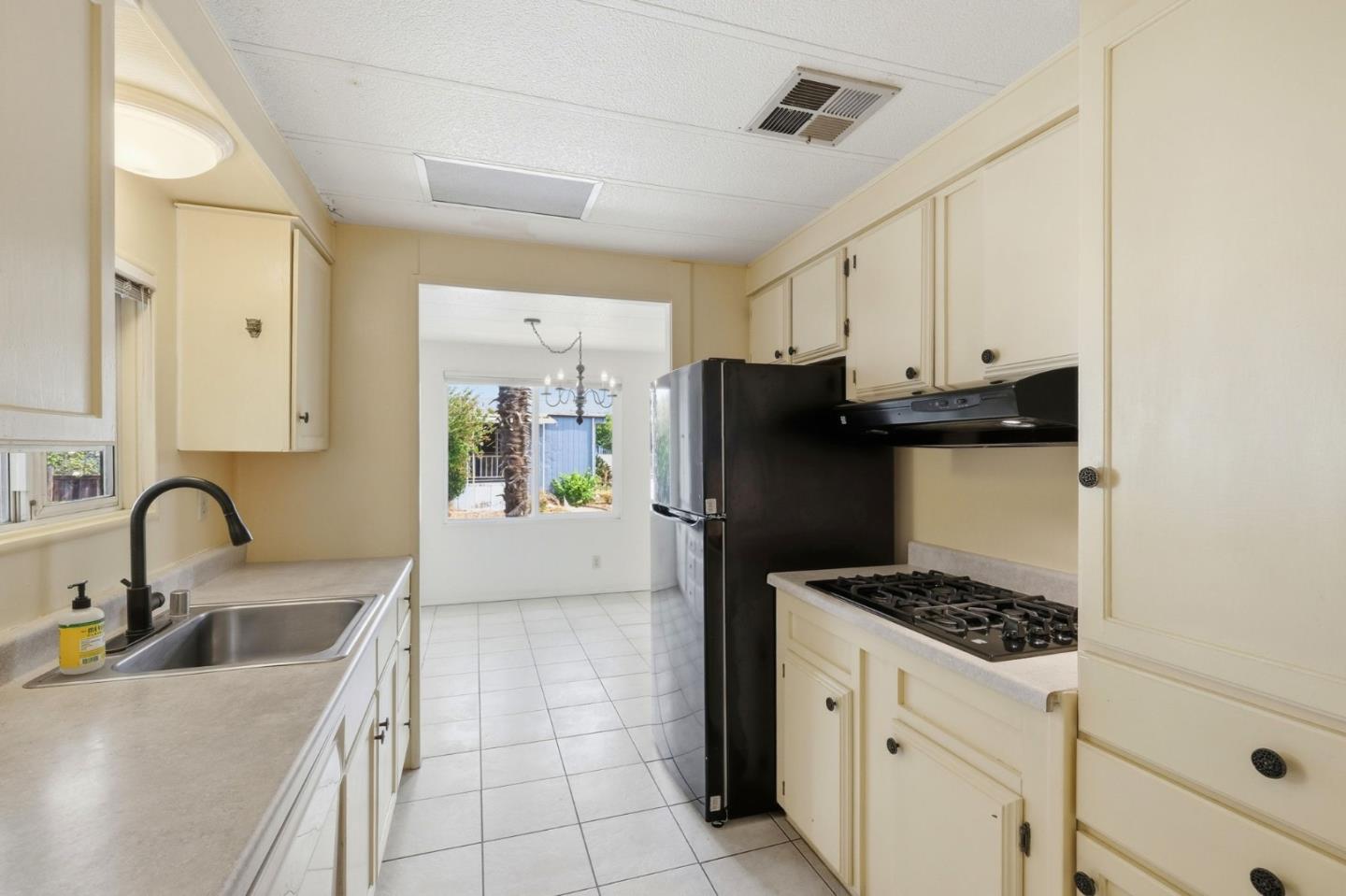 2395 Delaware Avenue 122