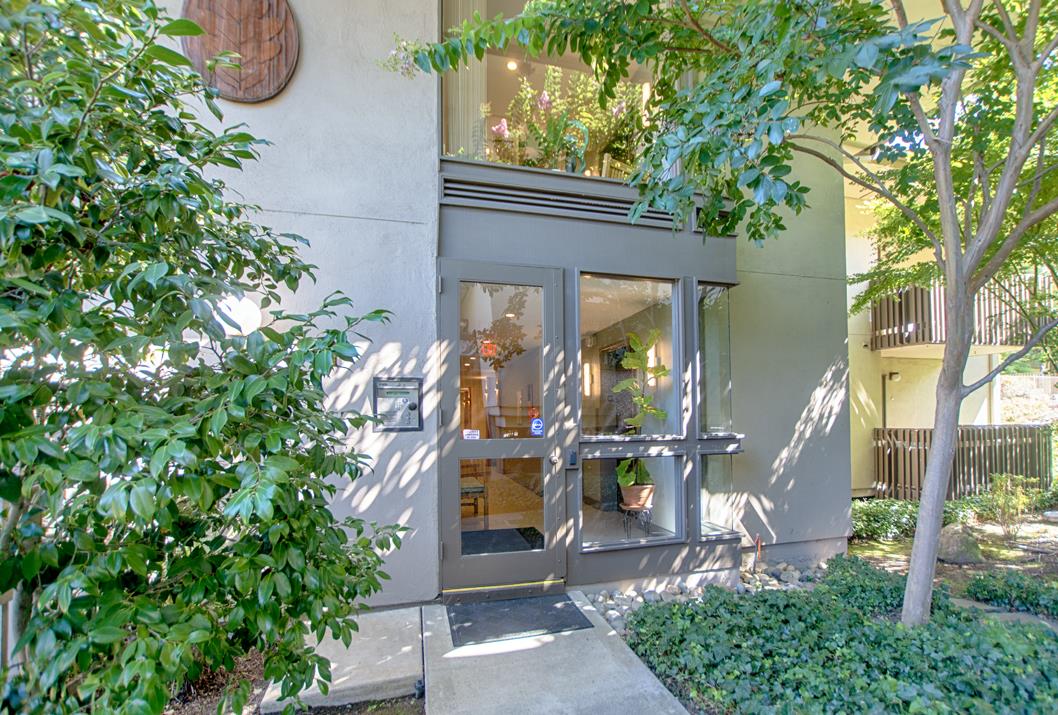 2140 Santa Cruz AVE B106