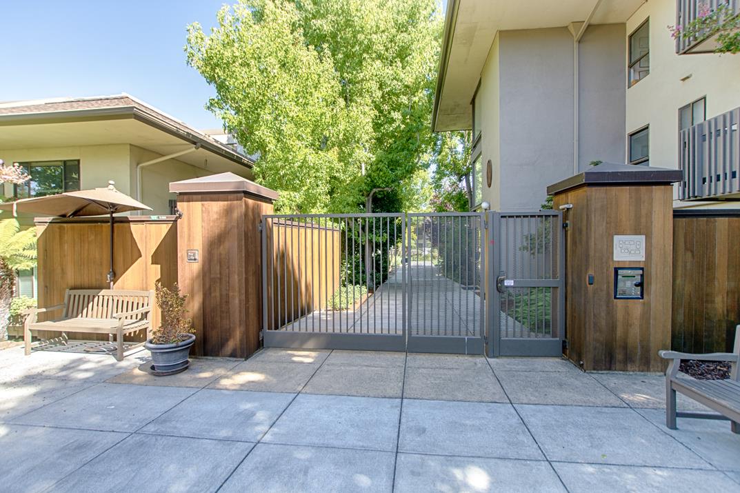 2140 Santa Cruz AVE B106