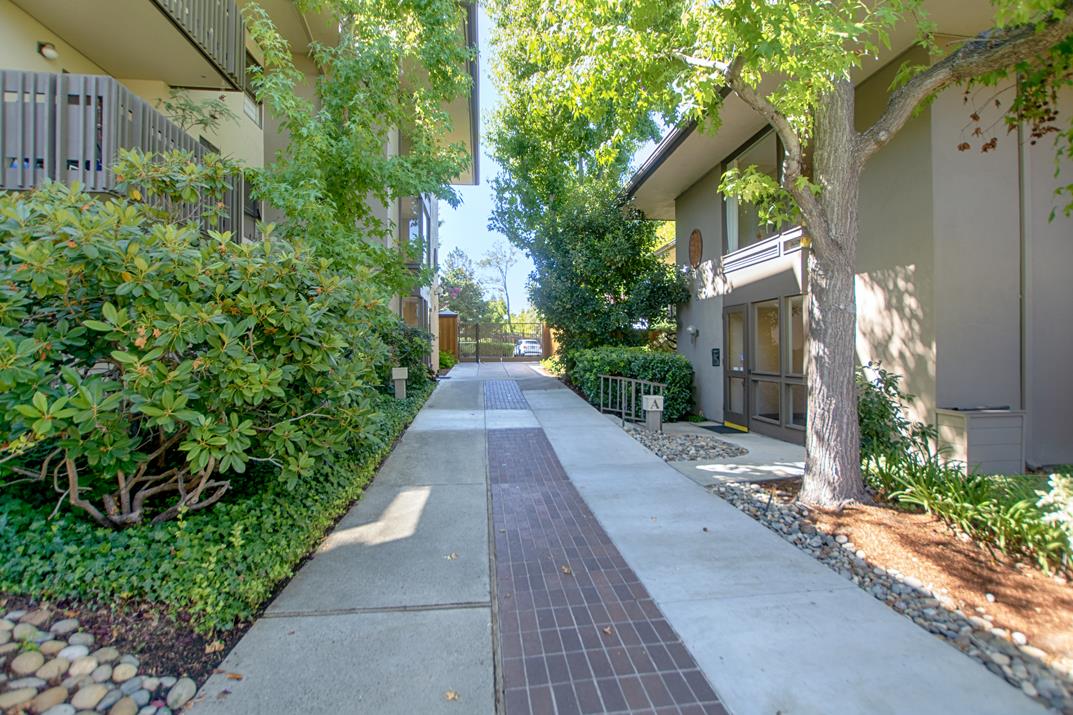 2140 Santa Cruz AVE B106