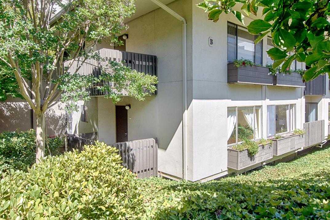 2140 Santa Cruz AVE B106