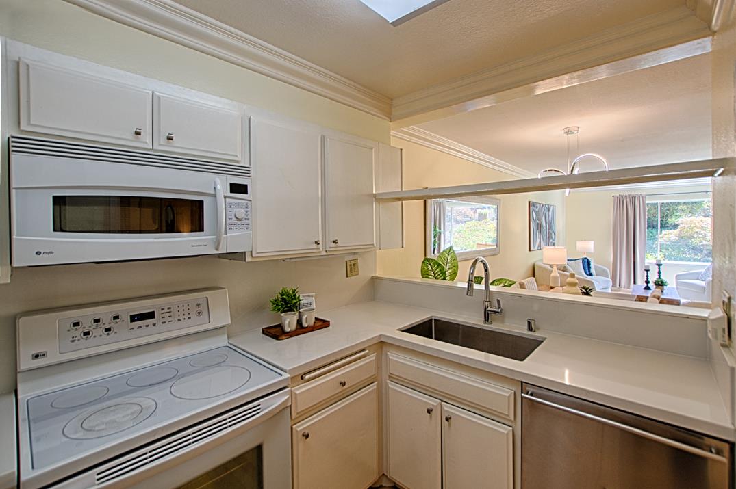 2140 Santa Cruz AVE B106