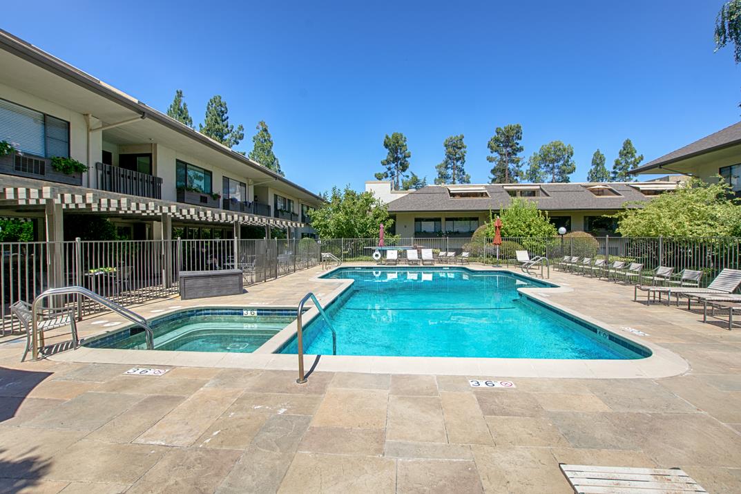 2140 Santa Cruz AVE B106
