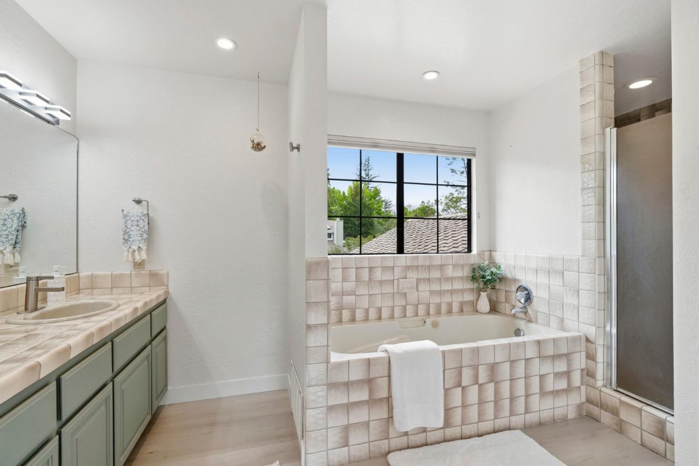 105 Quarry LN