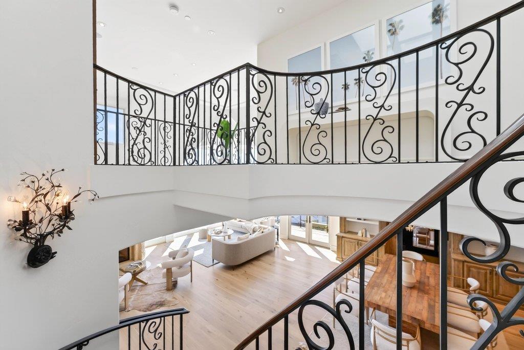 725 Las Olas DR