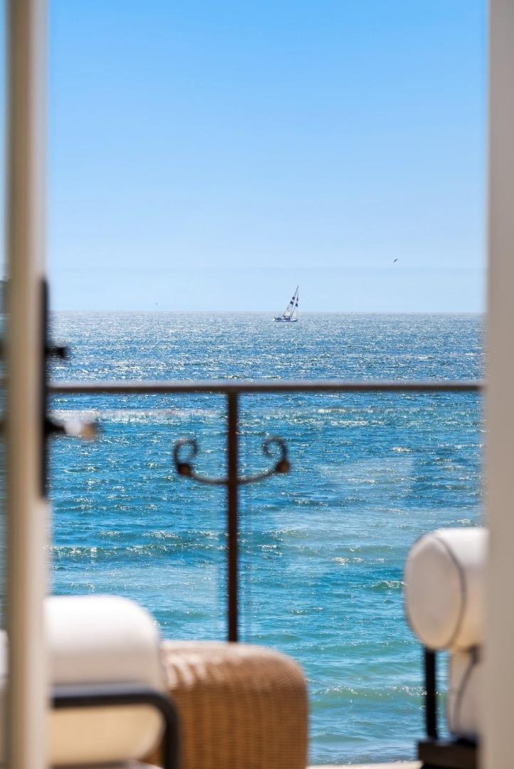 725 Las Olas DR