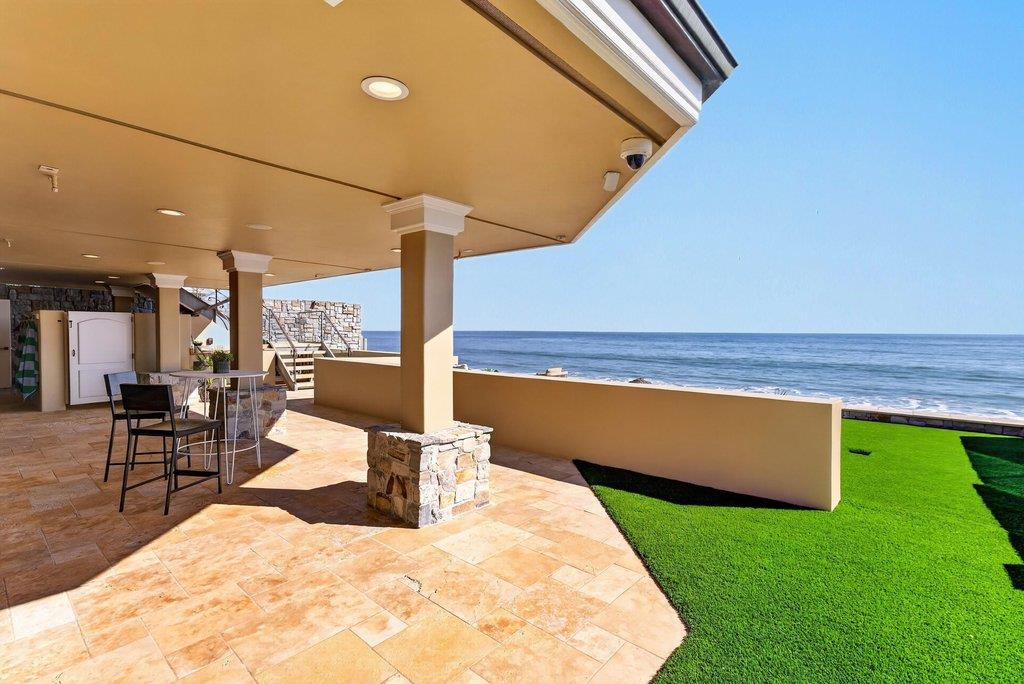 725 Las Olas DR