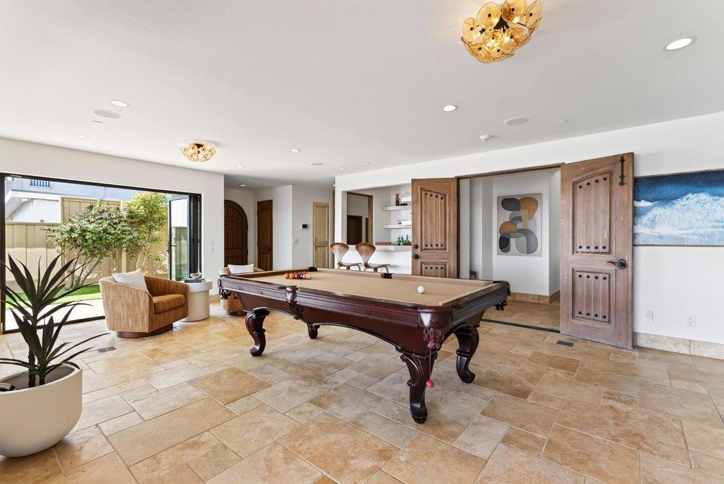 725 Las Olas DR