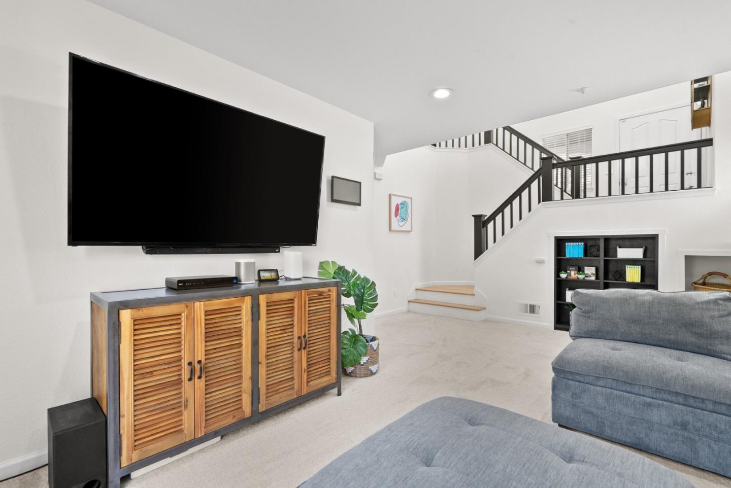 814 Coast Range DR
