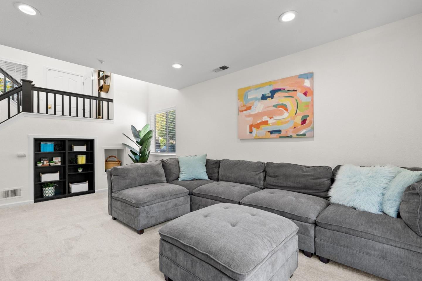 814 Coast Range DR