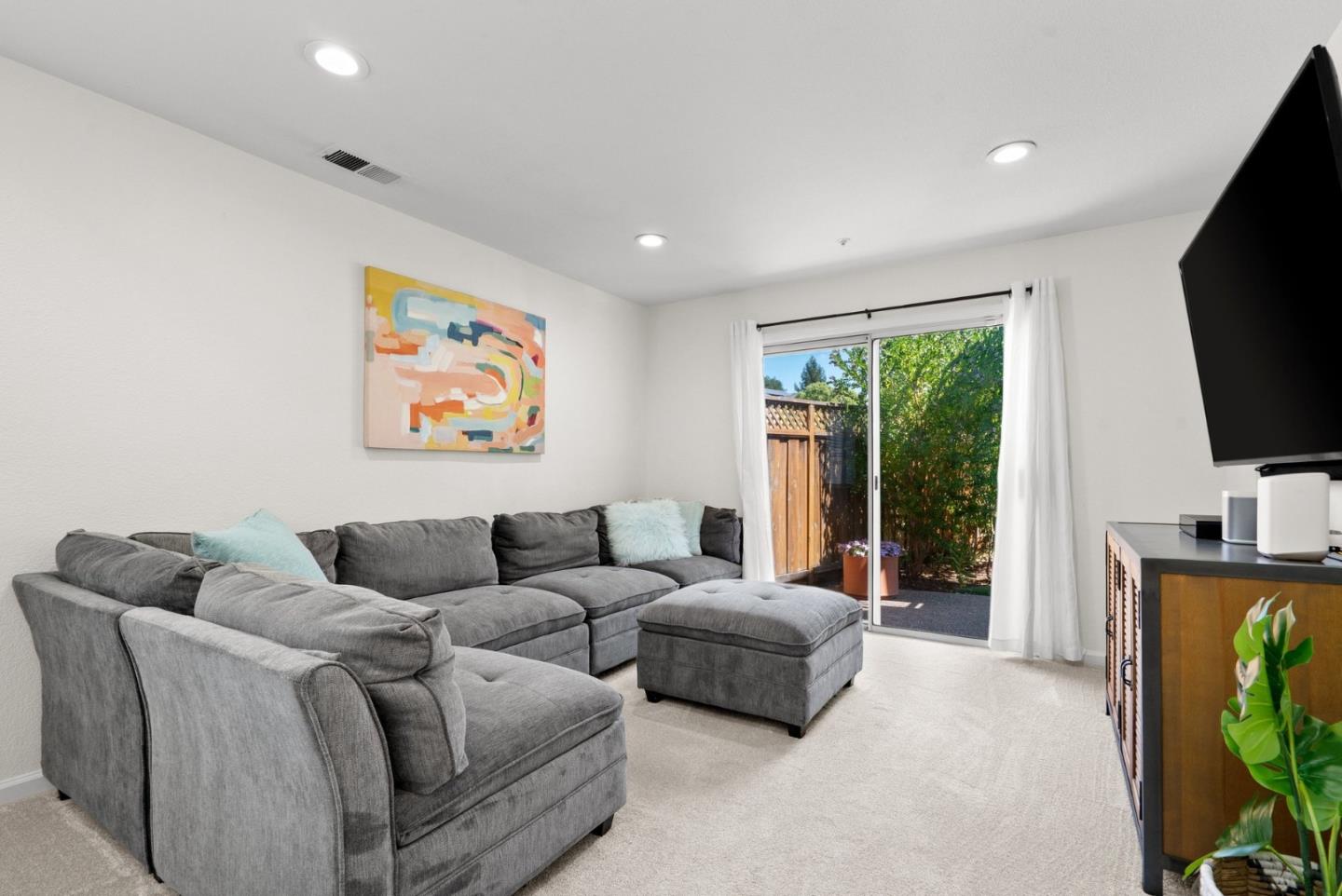 814 Coast Range DR