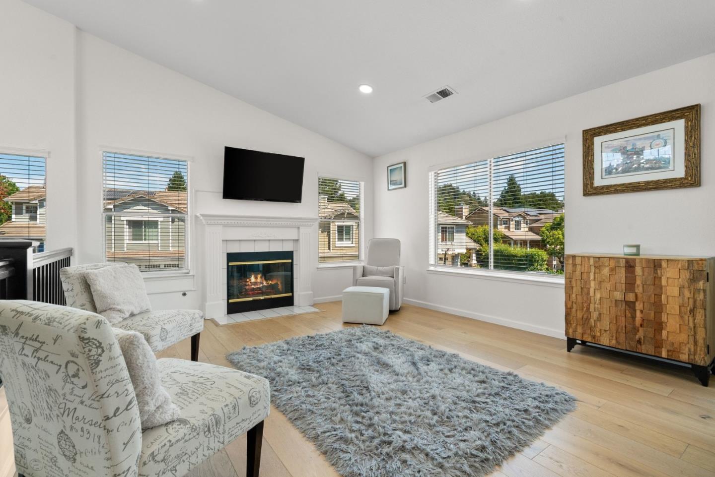 814 Coast Range DR