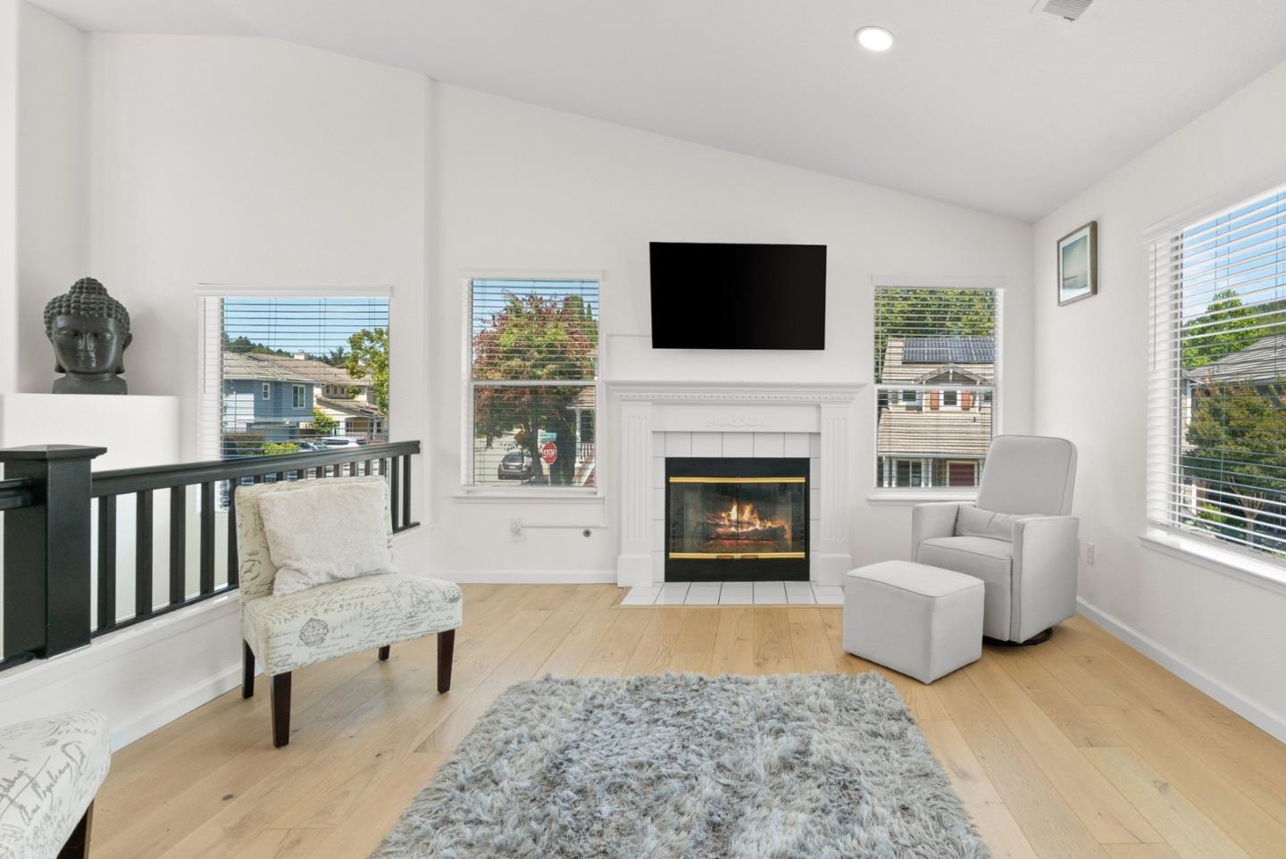 814 Coast Range DR