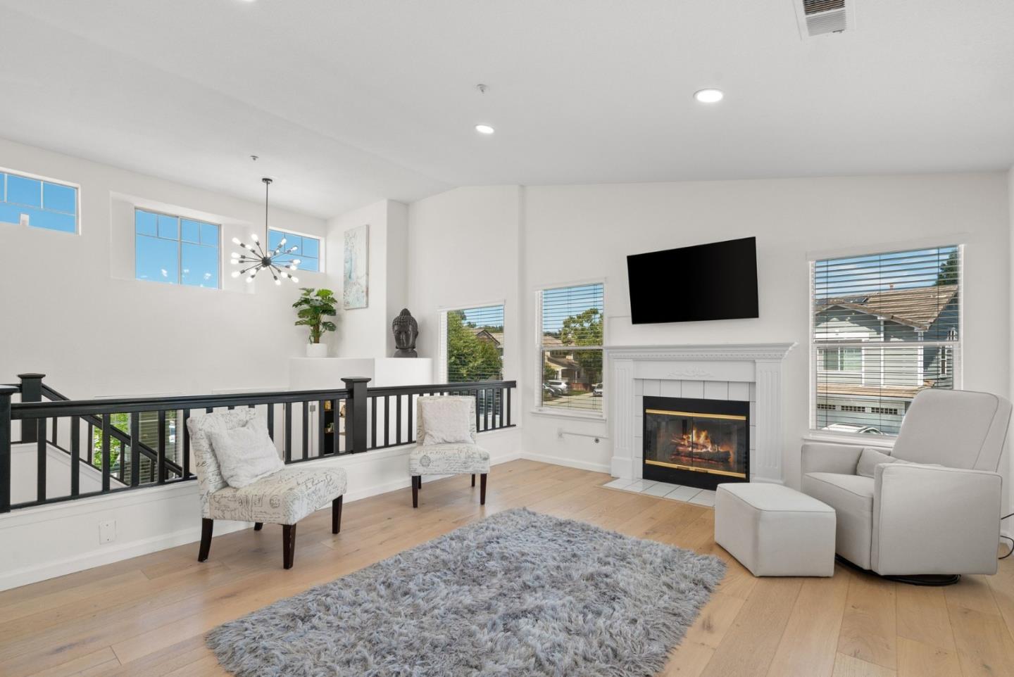 814 Coast Range DR