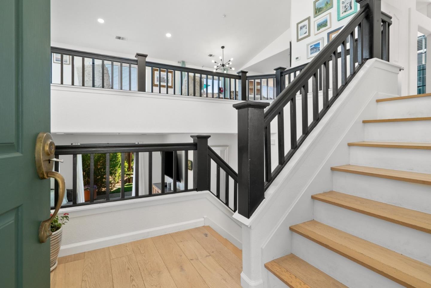 814 Coast Range DR