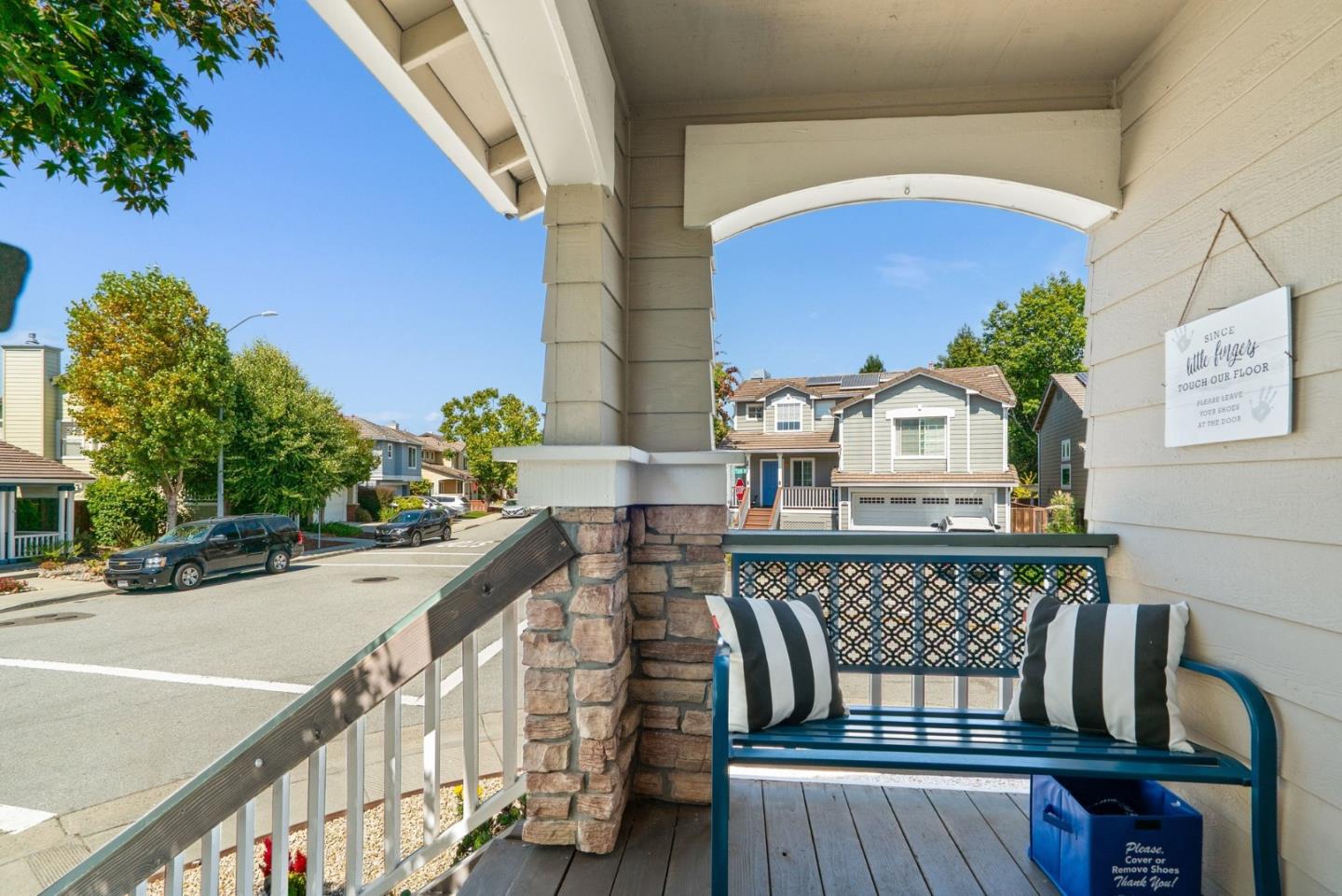 814 Coast Range DR