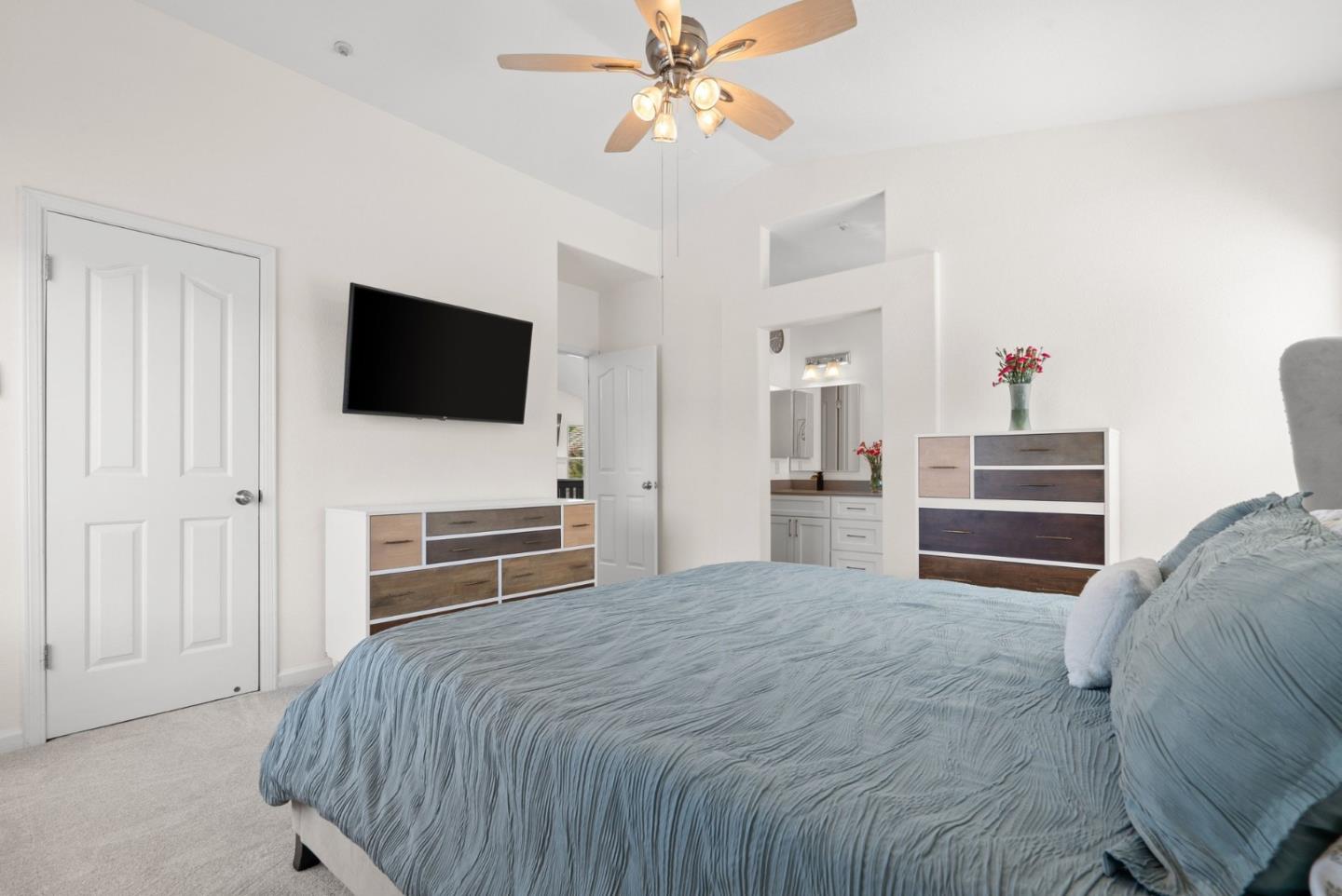 814 Coast Range DR