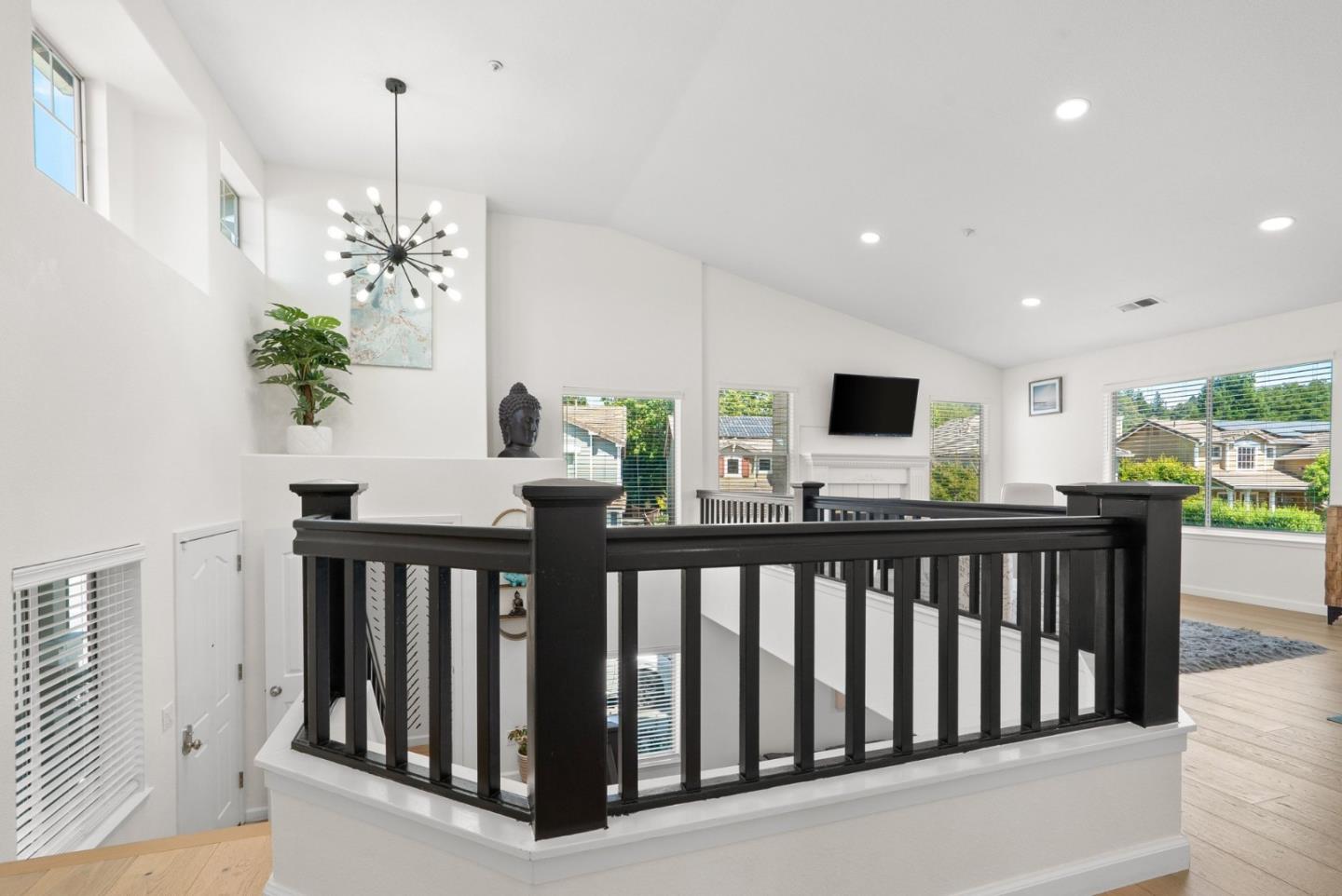 814 Coast Range DR