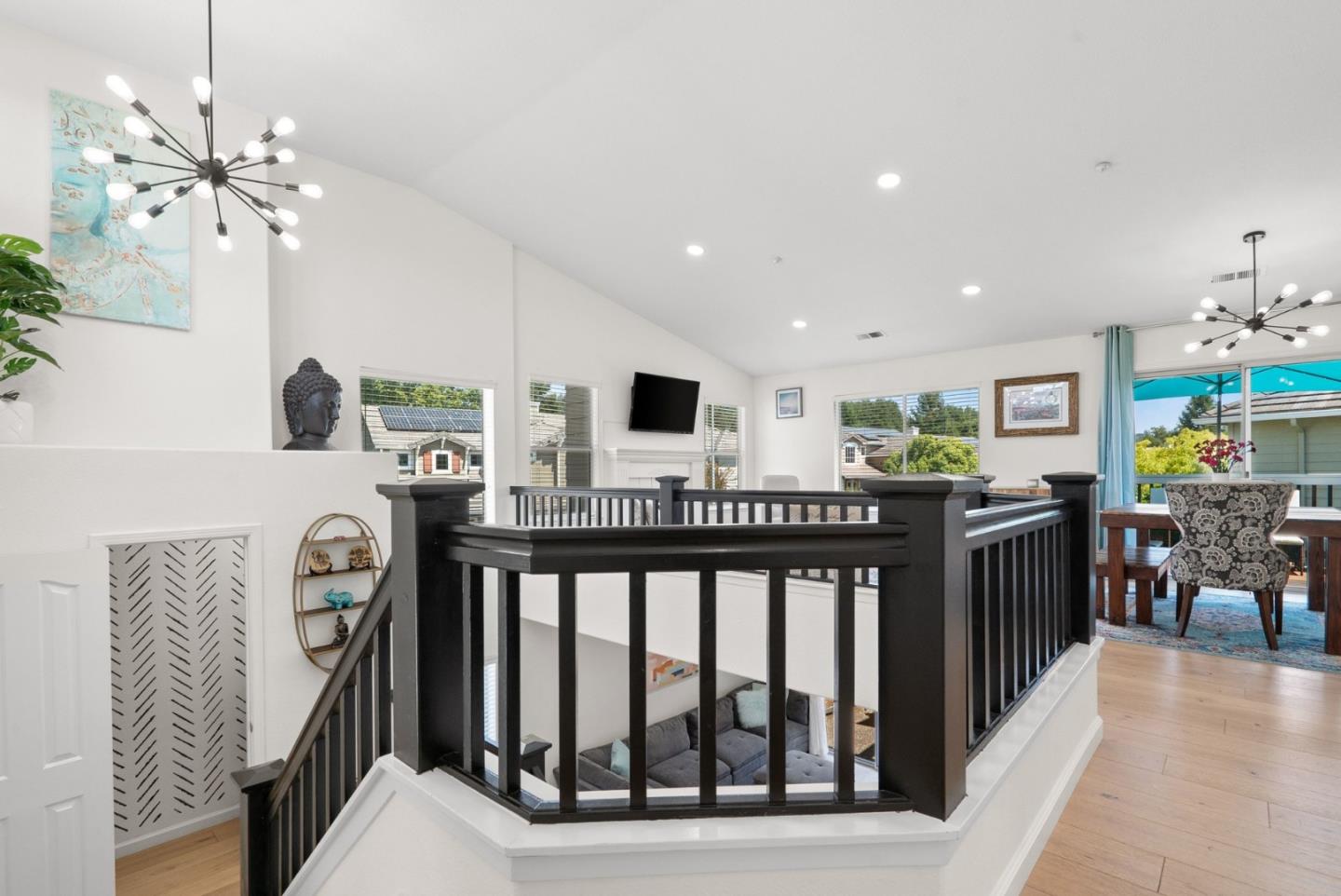 814 Coast Range DR