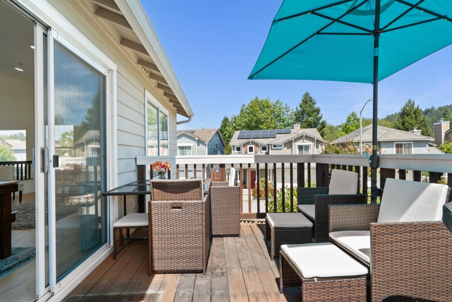 814 Coast Range DR