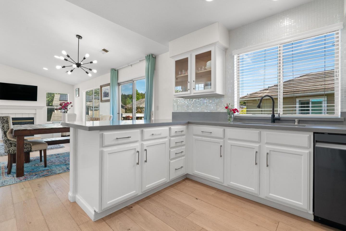 814 Coast Range DR