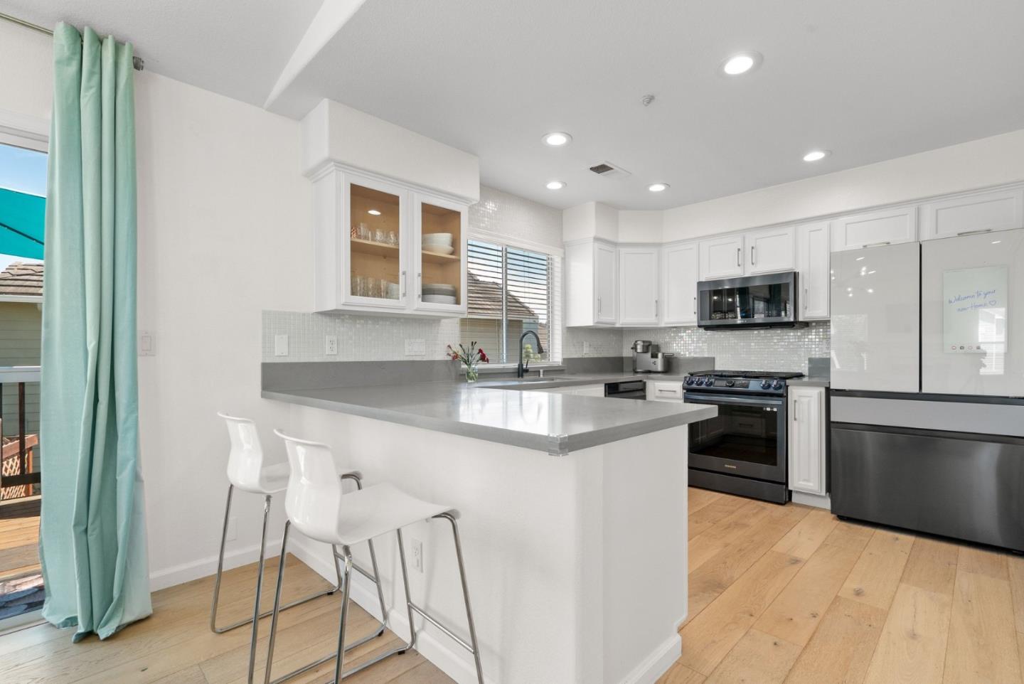814 Coast Range DR
