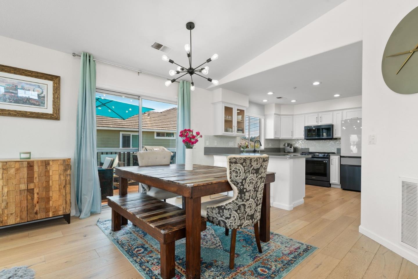 814 Coast Range DR