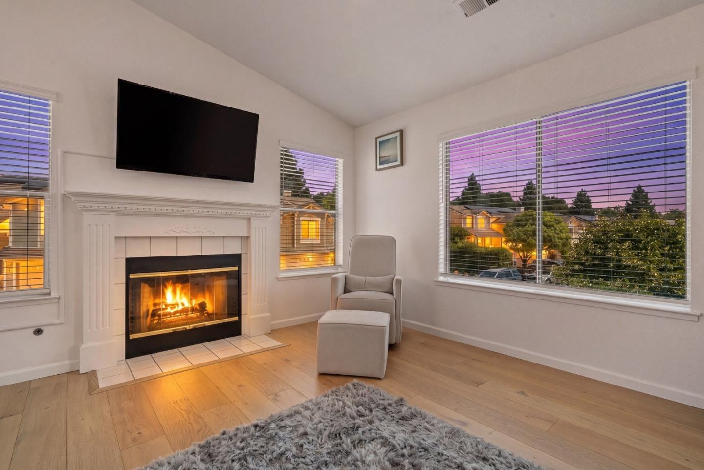 814 Coast Range DR