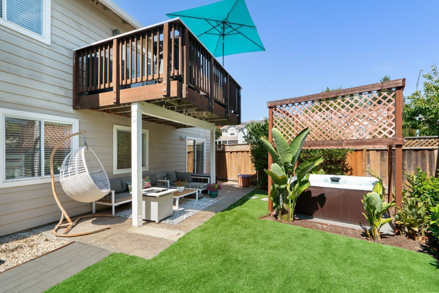 814 Coast Range DR