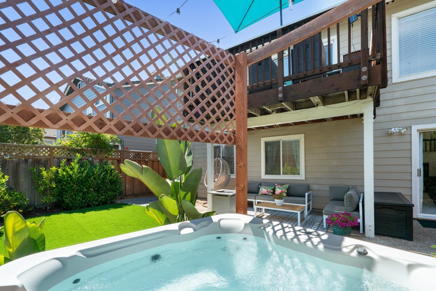 814 Coast Range DR