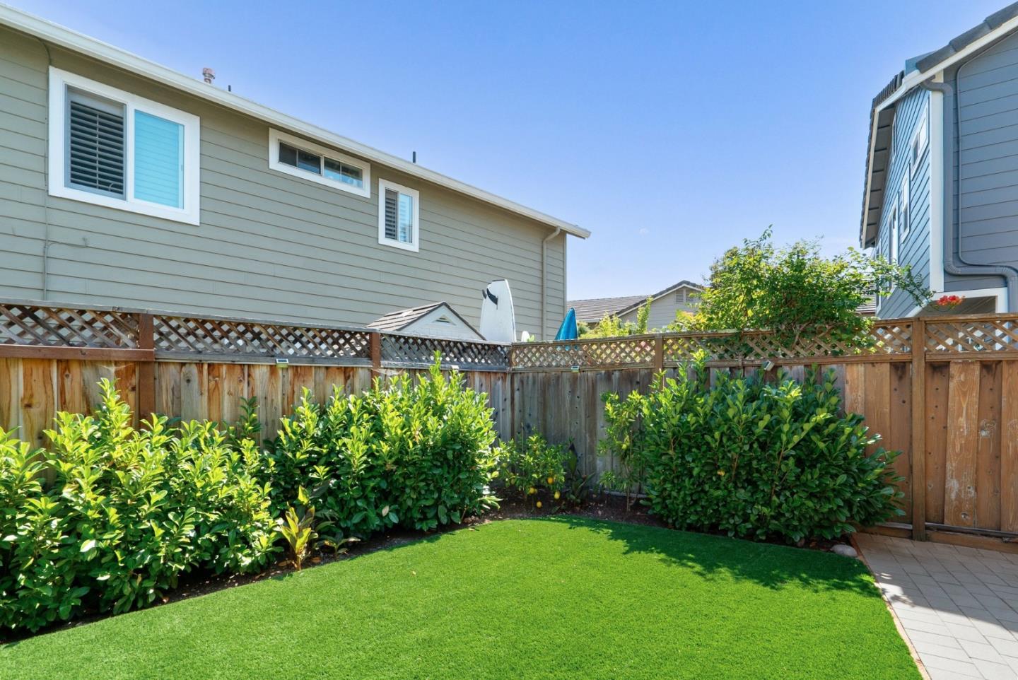 814 Coast Range DR
