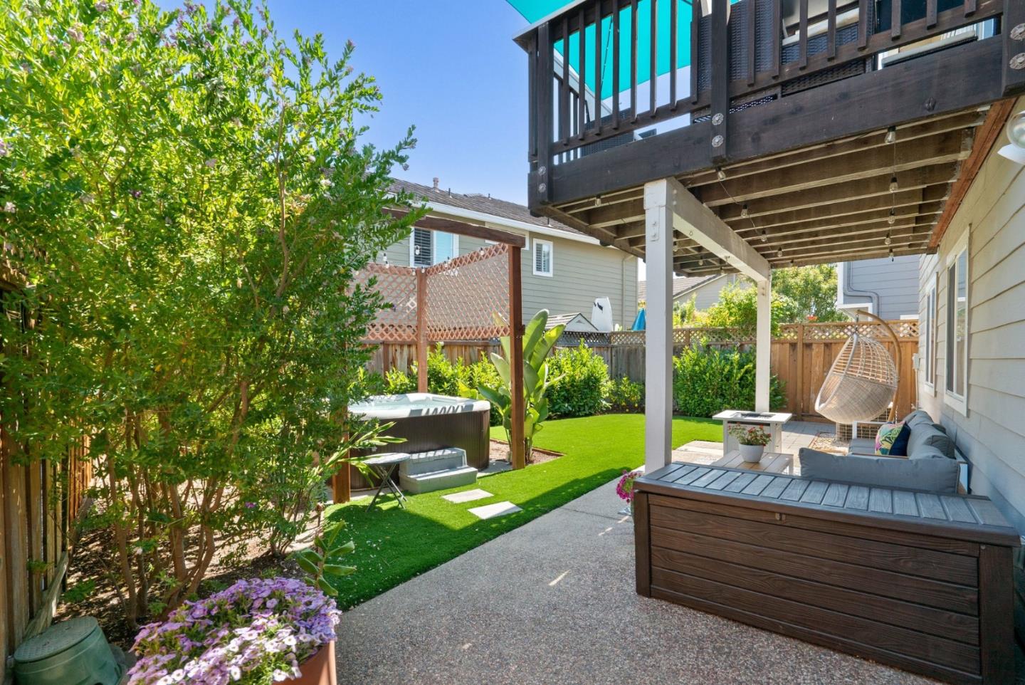 814 Coast Range DR