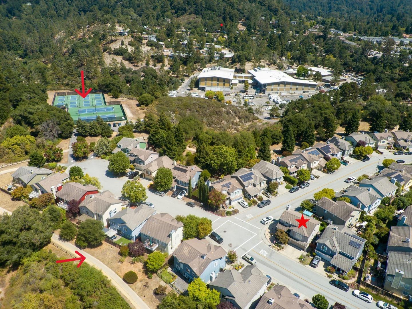 814 Coast Range DR