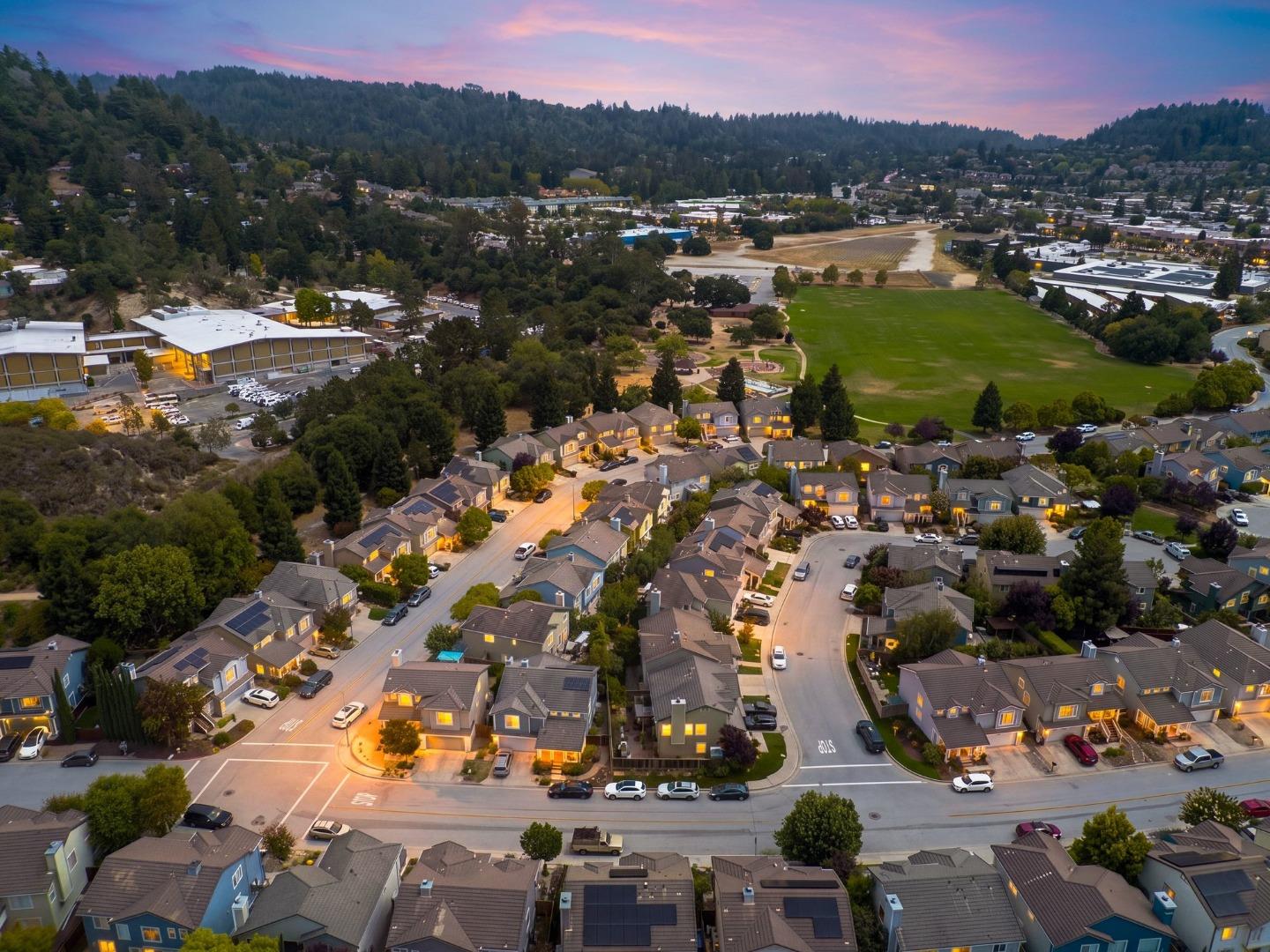 814 Coast Range DR