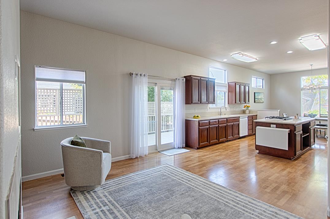 73 Firethorne WAY