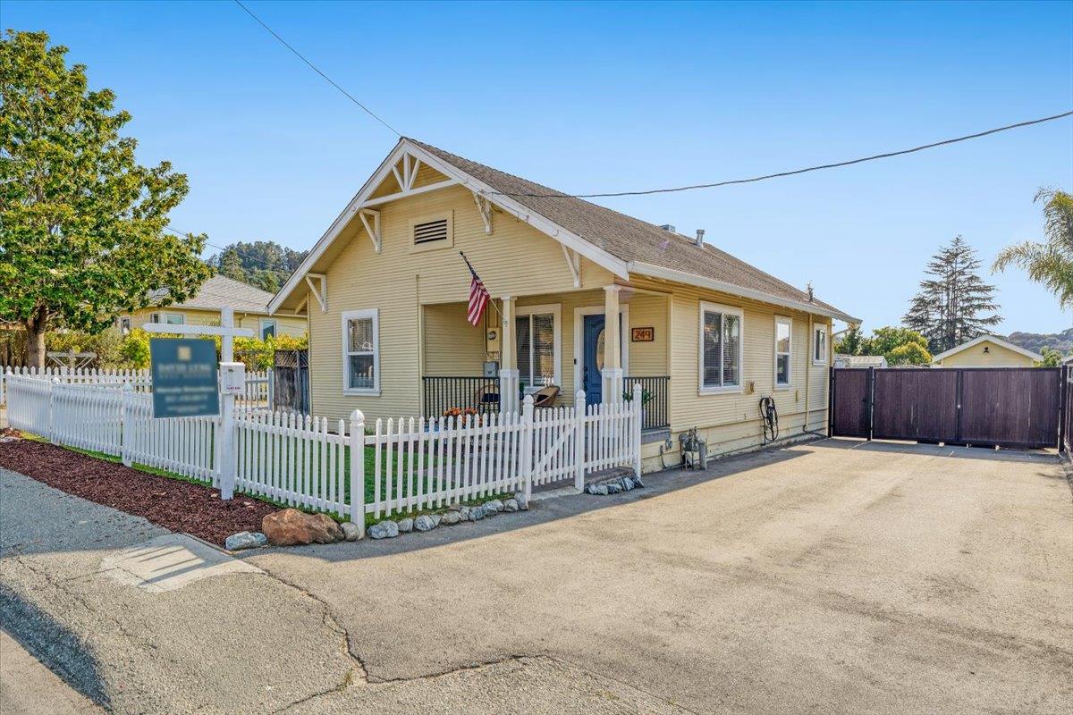 249 Carpenteria RD