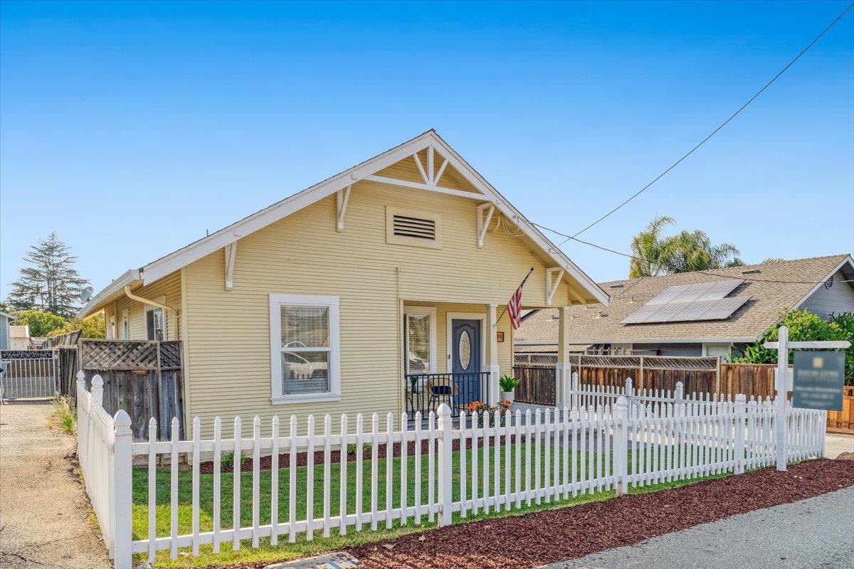 249 Carpenteria RD