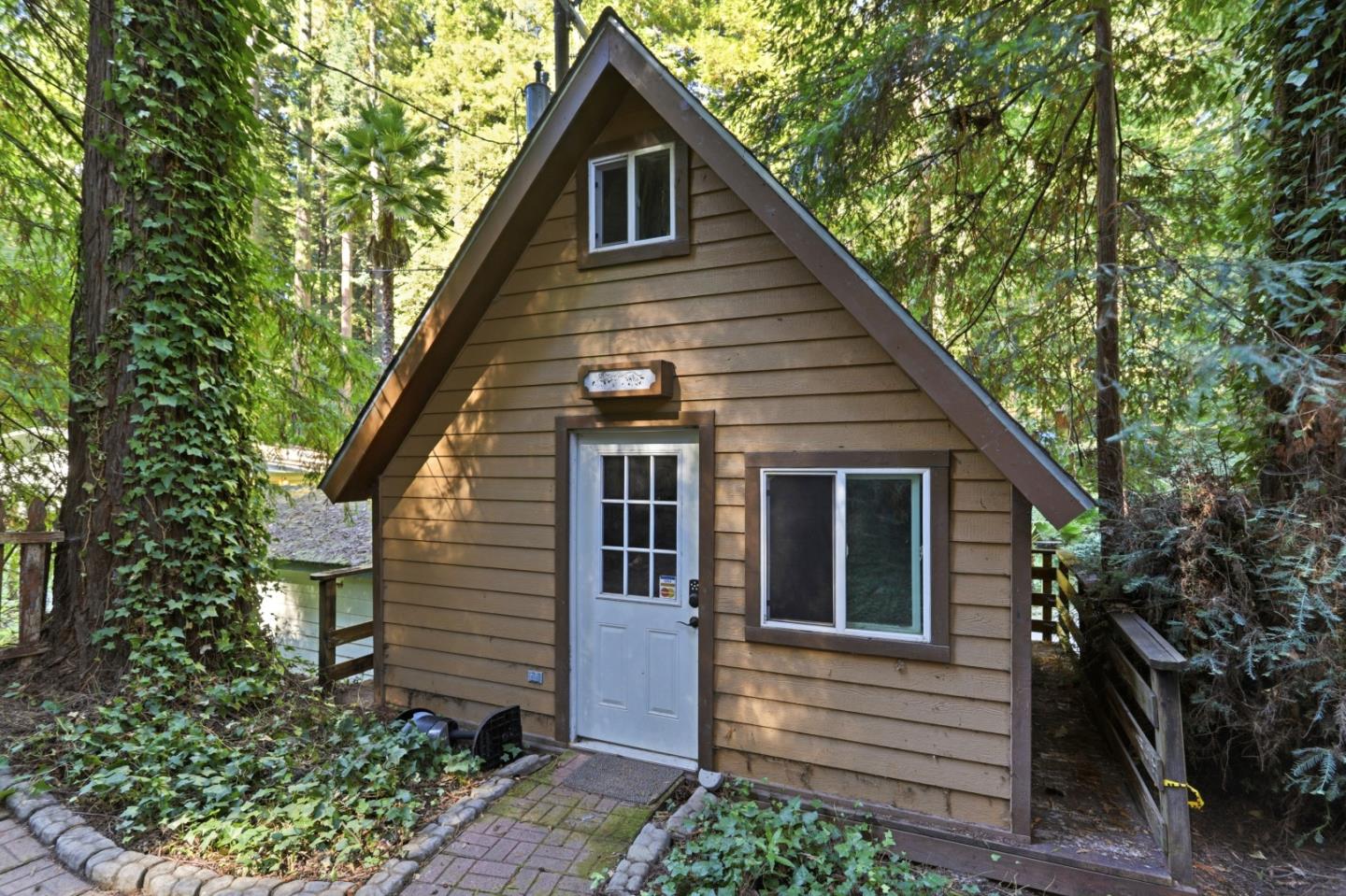 24500 Glenwood DR