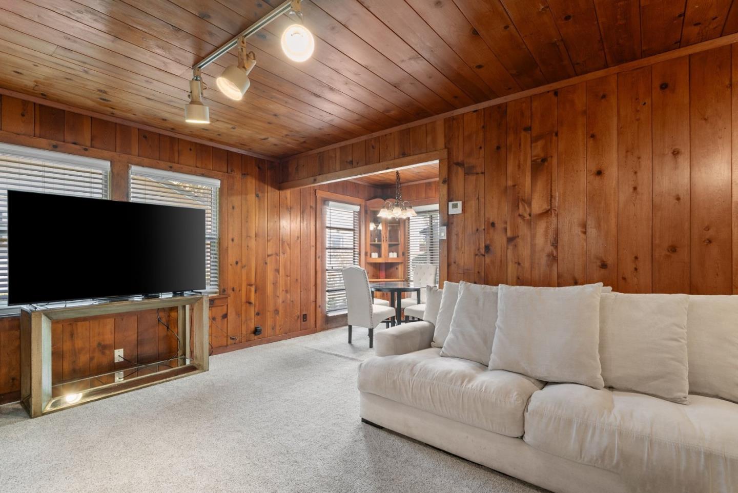 516 AVE