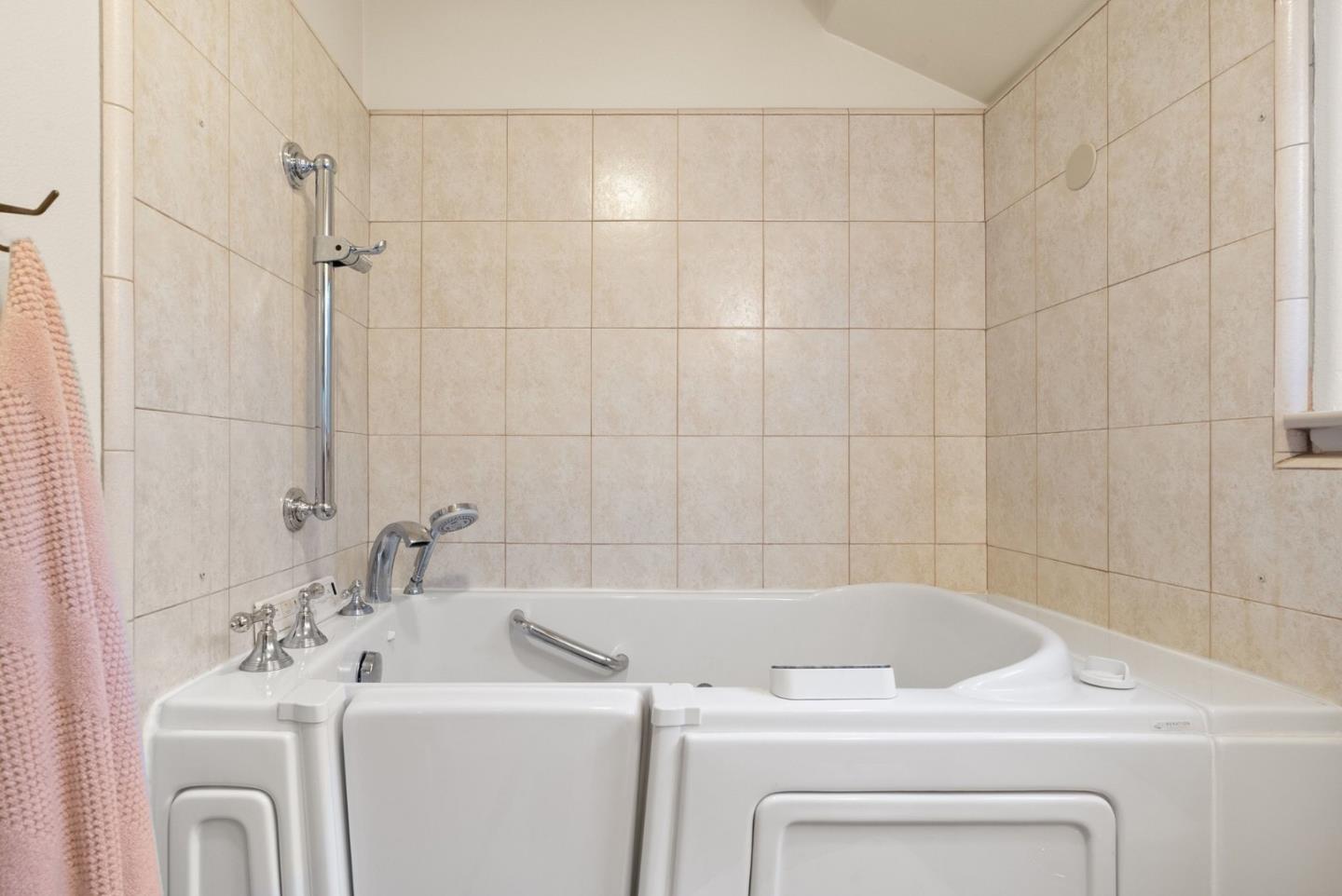 518 AVE