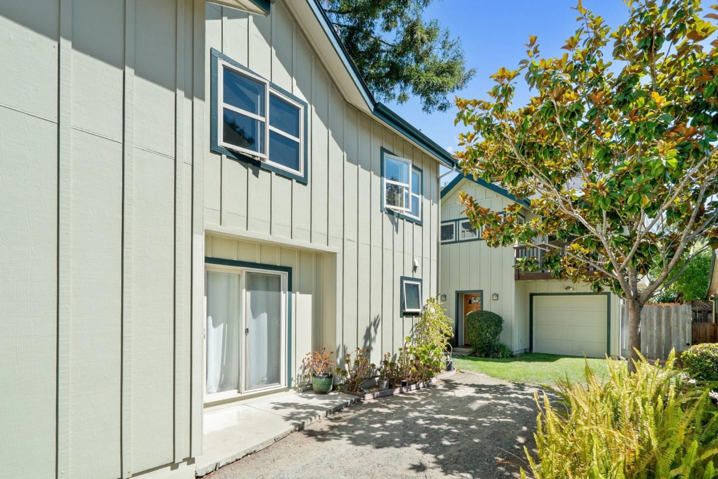518 AVE