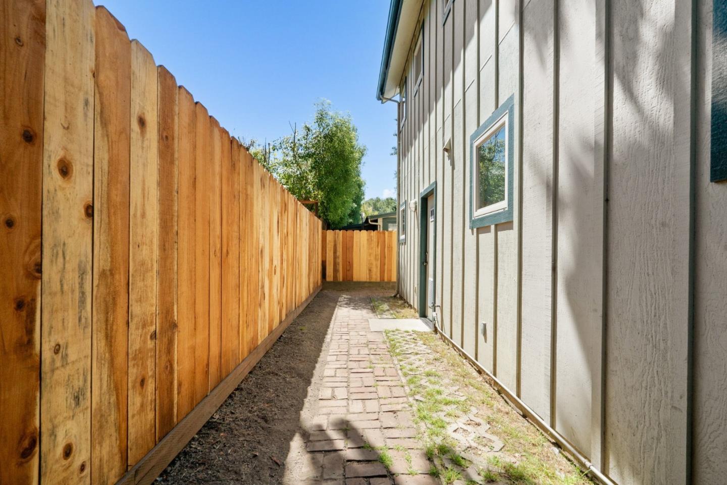 518 AVE