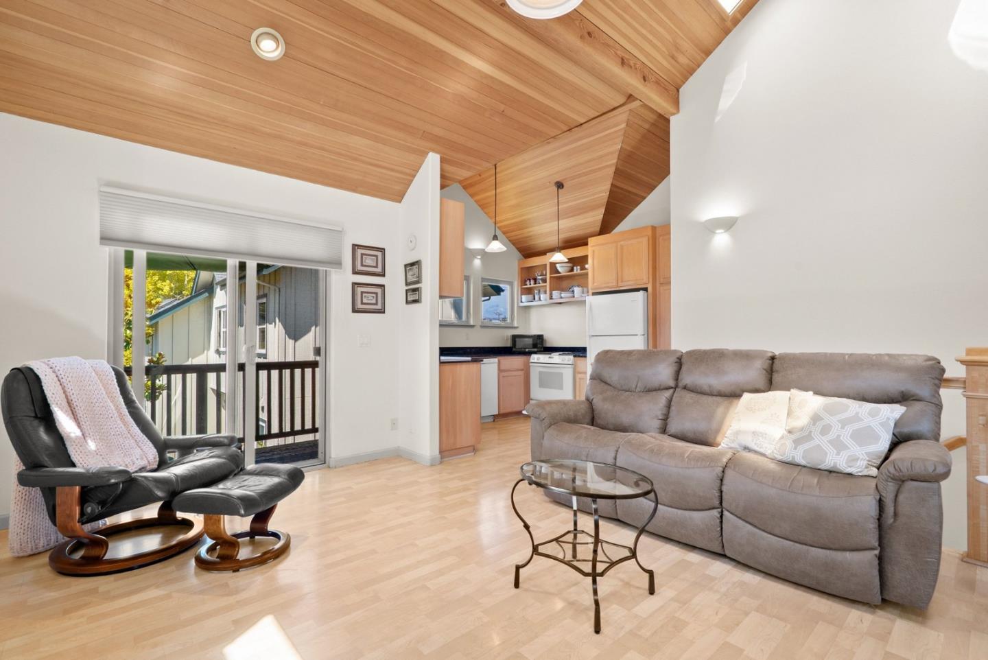 518 AVE