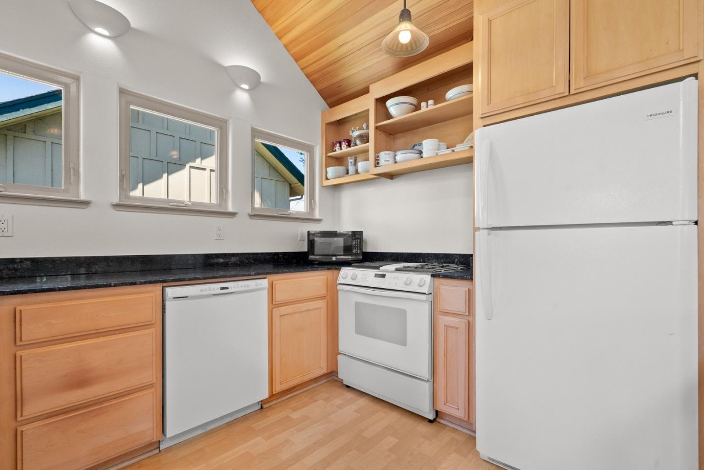 518 AVE